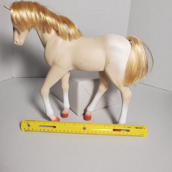 Our Generation Plastic Horse Figurine‎ Toy– Cream/Palomino with Blonde Mane 12" - Picture 10 of 16